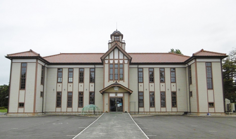 宮沢賢治の小説にも登場する、かつての緯度観測所本館。内部を改装してしまったけれど、文化財登録できるの?